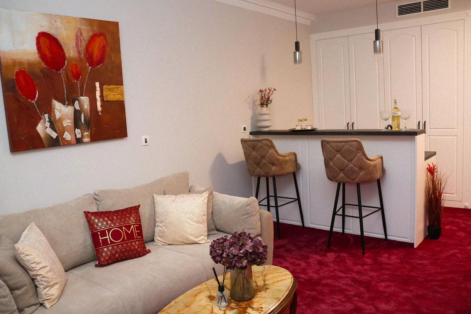 Royal Apartment *